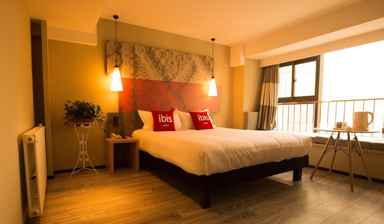 Отель Ibis Xi'An North Train Station Executive Center Экстерьер фото