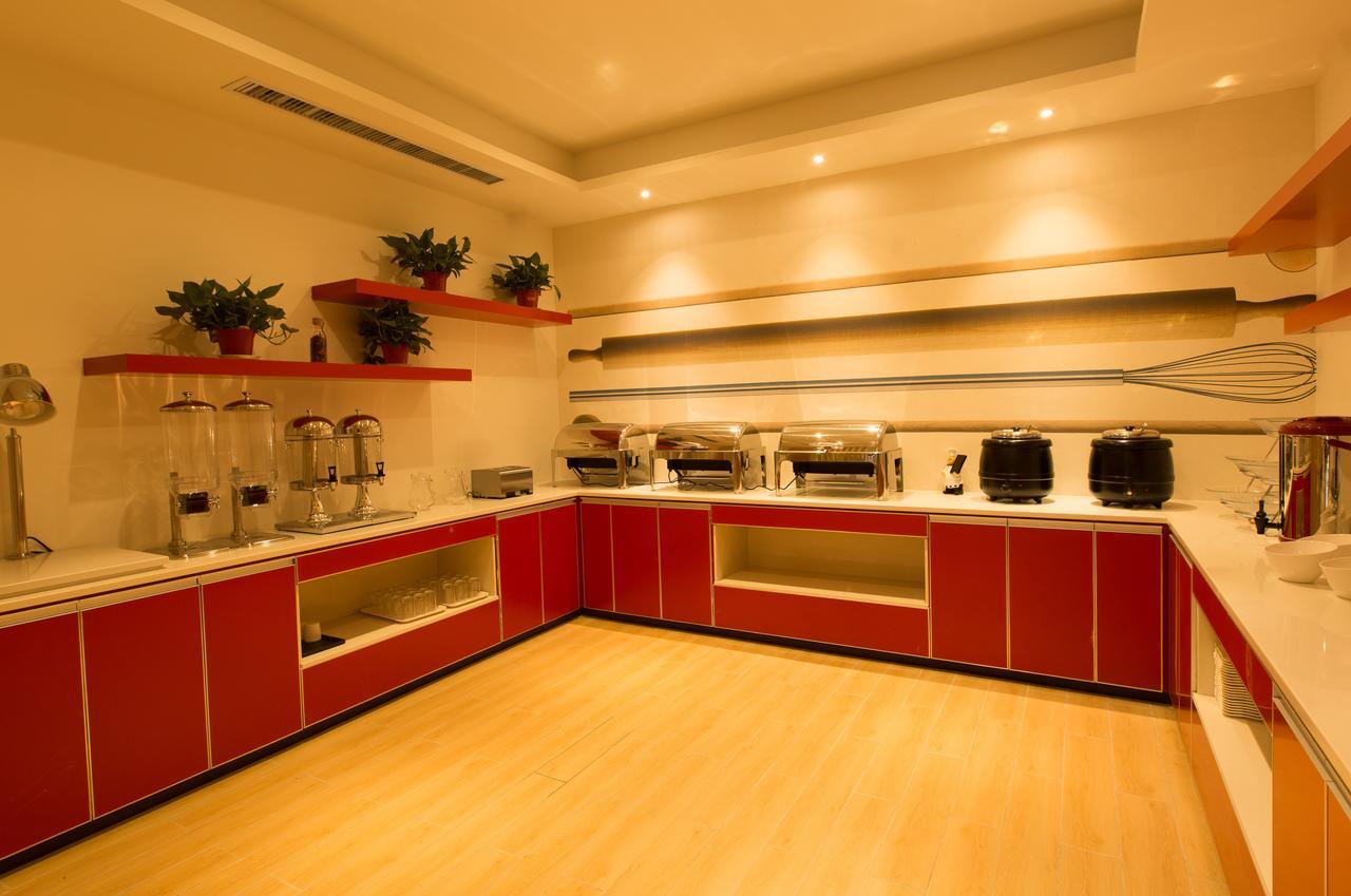 Отель Ibis Xi'An North Train Station Executive Center Экстерьер фото