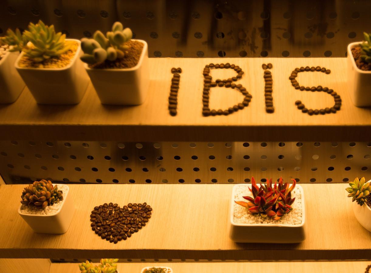 Отель Ibis Xi'An North Train Station Executive Center Экстерьер фото