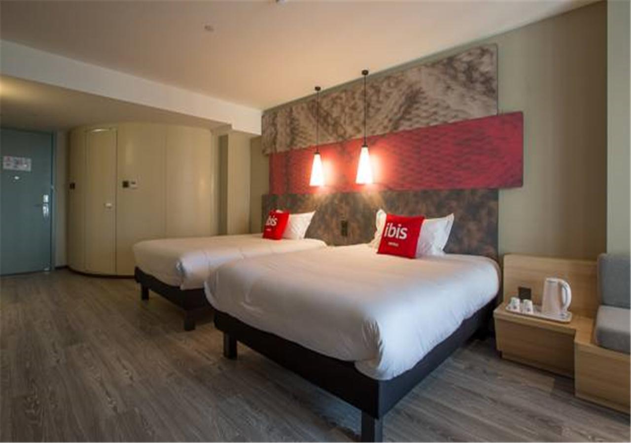 Отель Ibis Xi'An North Train Station Executive Center Экстерьер фото