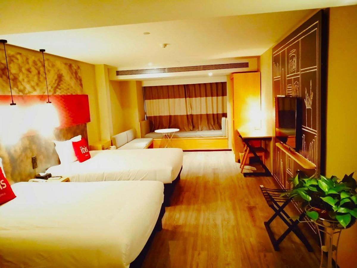 Отель Ibis Xi'An North Train Station Executive Center Экстерьер фото