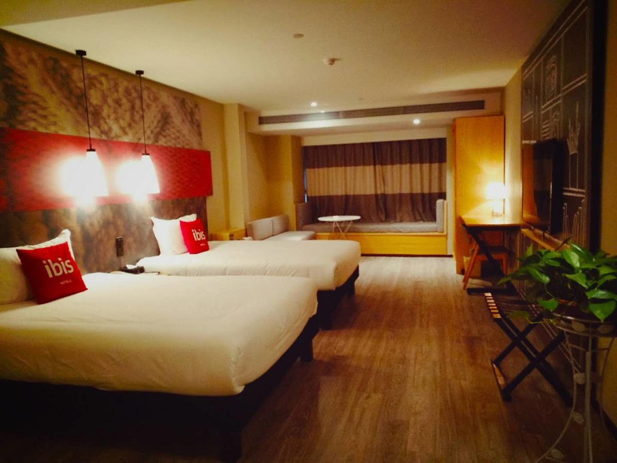 Отель Ibis Xi'An North Train Station Executive Center Экстерьер фото