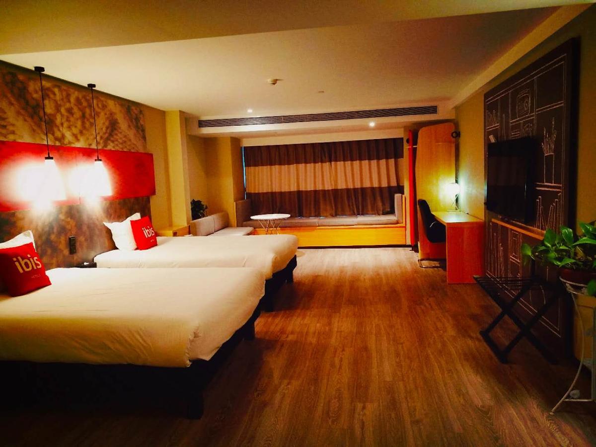 Отель Ibis Xi'An North Train Station Executive Center Экстерьер фото