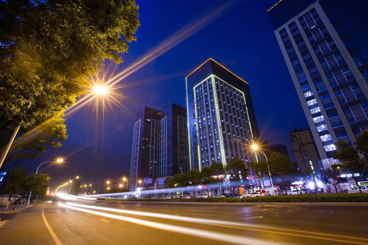 Отель Ibis Xi'An North Train Station Executive Center Экстерьер фото