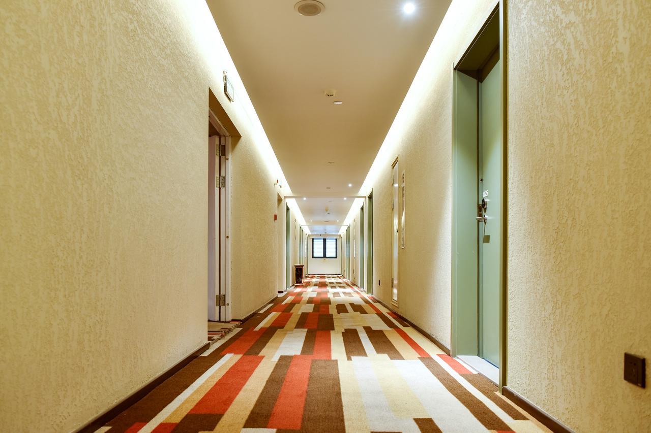 Отель Ibis Xi'An North Train Station Executive Center Экстерьер фото