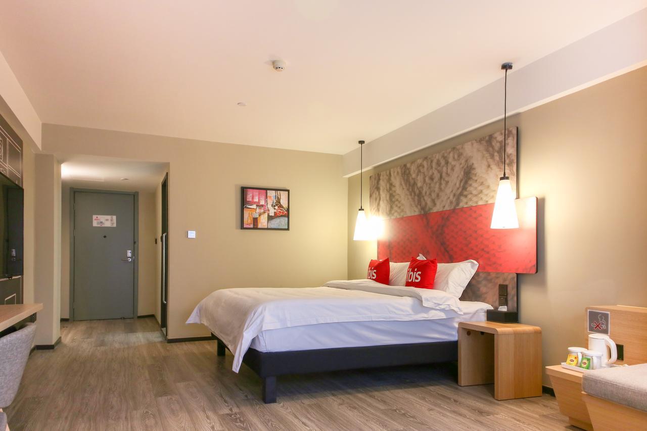 Отель Ibis Xi'An North Train Station Executive Center Экстерьер фото
