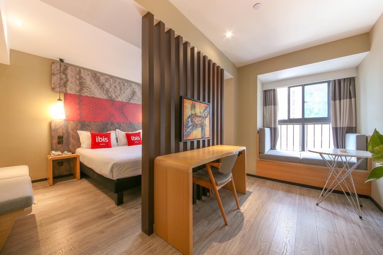 Отель Ibis Xi'An North Train Station Executive Center Экстерьер фото
