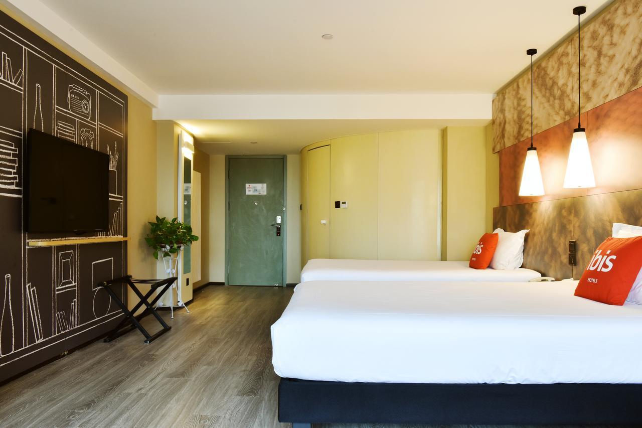 Отель Ibis Xi'An North Train Station Executive Center Экстерьер фото