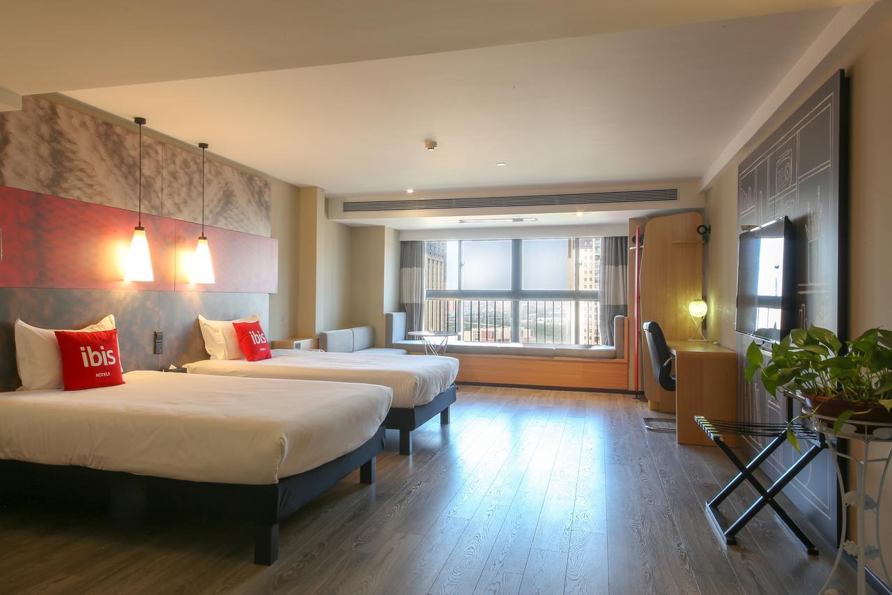 Отель Ibis Xi'An North Train Station Executive Center Экстерьер фото